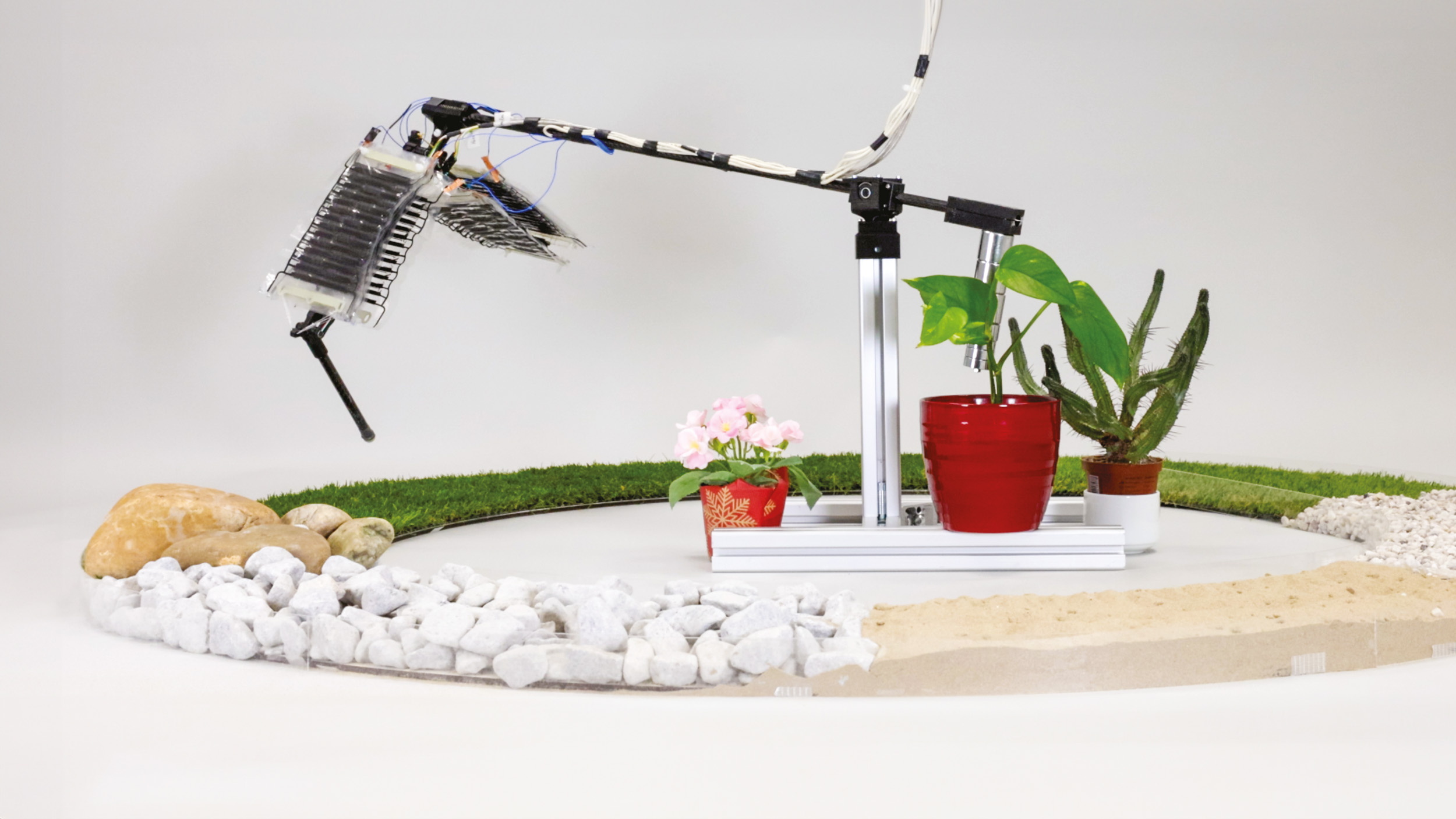 Das Roboterbein springt über unterschiedliches Terrain.